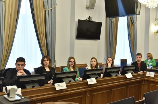 21.02.23 студенты ЮРГИ приняли участие в работе круглого стола, посвященного социальной поддержке студентов Ростовской области.